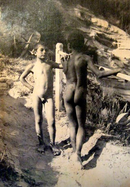 Two naked boys on a lark (Два забавляющихся голых мальчика), 1900s 