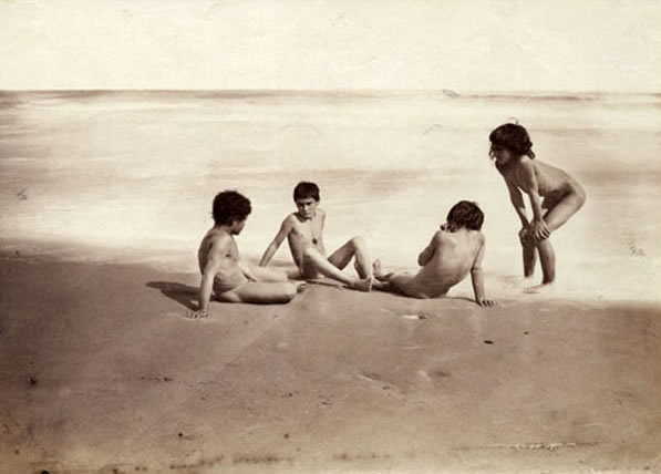 Bambini nudi sulla spiaggia (Голые дети на пляже), c.1895