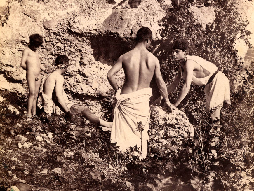 Groupes de jeunes garçons, garçons en toge (Группа мальчиков, мальчики в тогах), c.1900