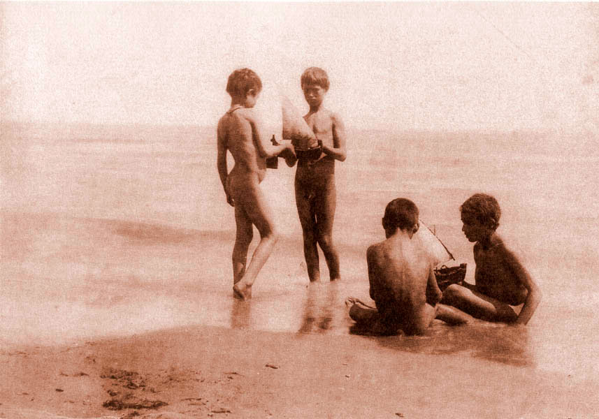 Nude boys on the beach (Нагие мальчики на берегу), 1880-1890s