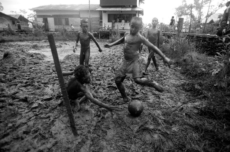 Untitled / Football (Без названия / Футбол), 2009