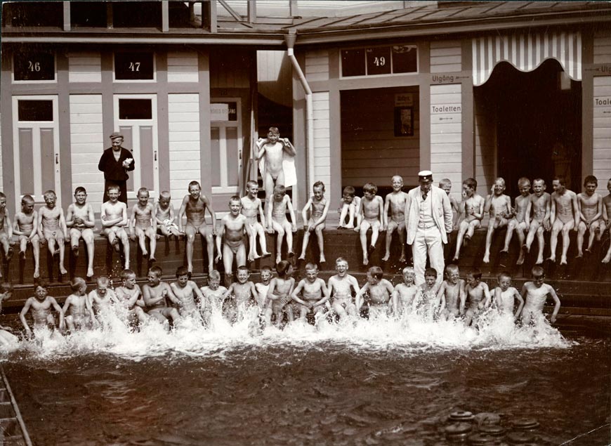 Badande skolbarn (Купающиеся школьники), 1909