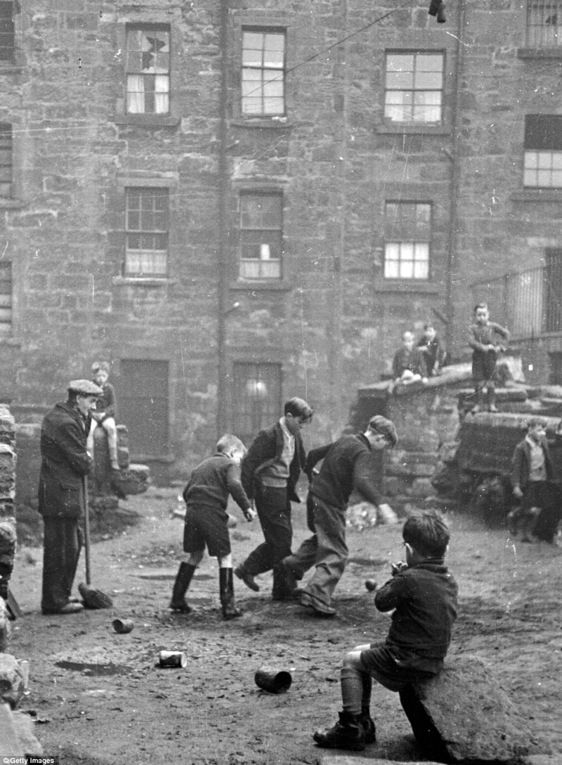 Glaswegian Slum (Трущёбы Глазго), January 1948