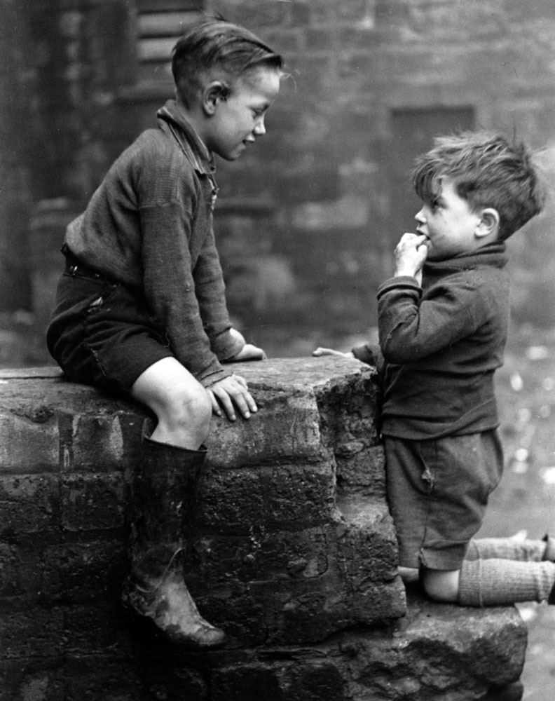 Two young boys from the Gorbals area (Два мальчика из Горбалса), January 31 1948