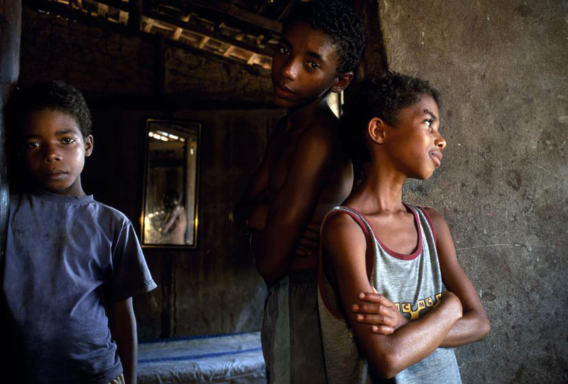 Kids at home (Дети у дома). Biopeba, Bahia, Brazil,  2002