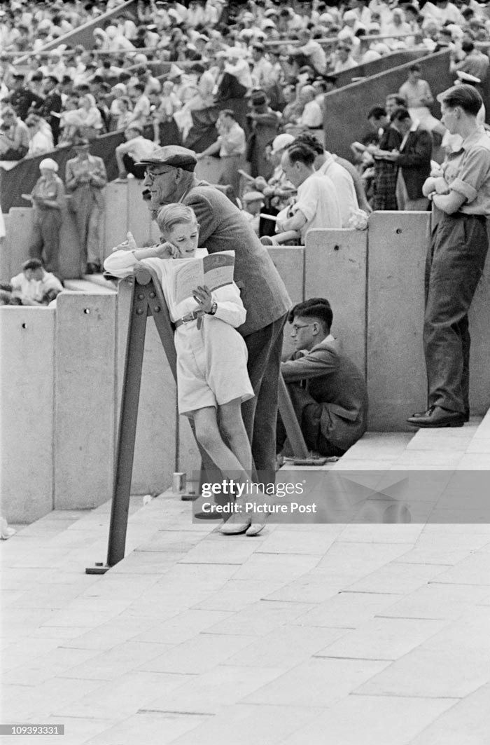 Some of the spectators at Wembley Stadium during the Olympic Games (Некоторые зрители на стадионе Уэмбли во время Олимпийских игр), July/August 1948