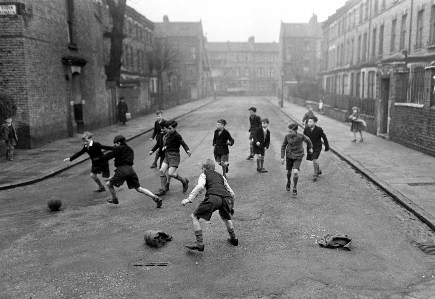 Children playing football in a street (Дети, играющие в футбол на улице), April 1950