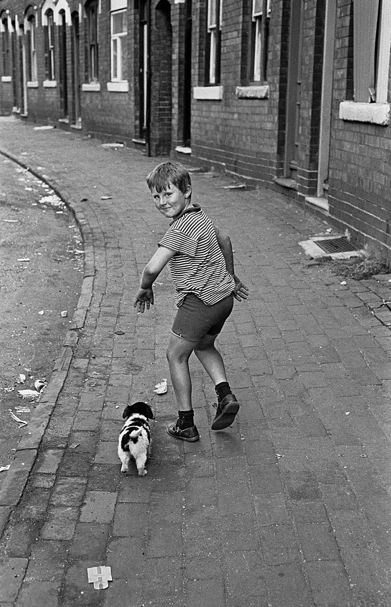 Boy with pet dog (Мальчик с щенком), 1971