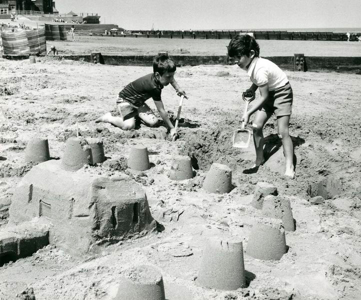 Building Castles (Постройка замков), 1979