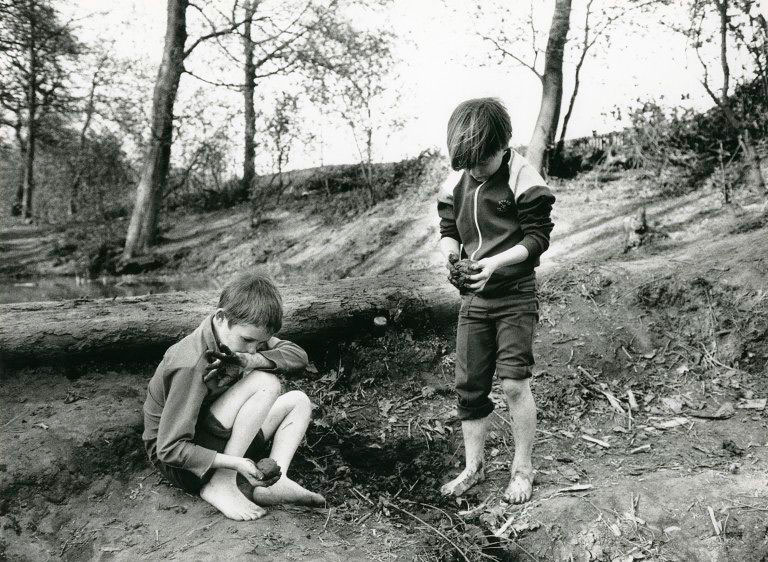 Mudlarks (Уличные мальчишки), 1984