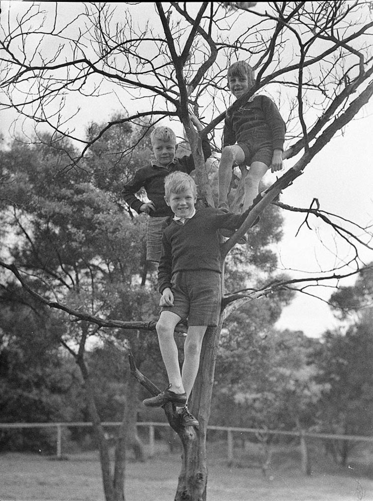 Children at play (Дети за игрой), Jily 1941