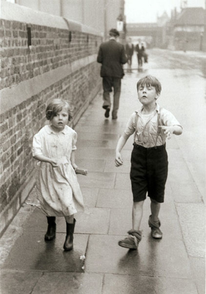 Children and the Streets (Дети на улице), London, 1950s