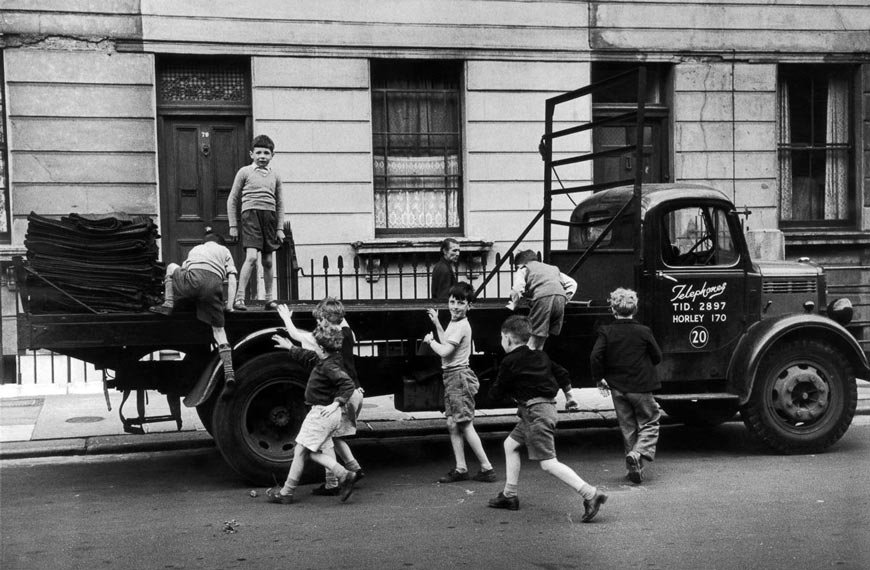 from series CHILDREN ON THE STREETS * из серии ДЕТИ НА УЛИЦАХ (1954)