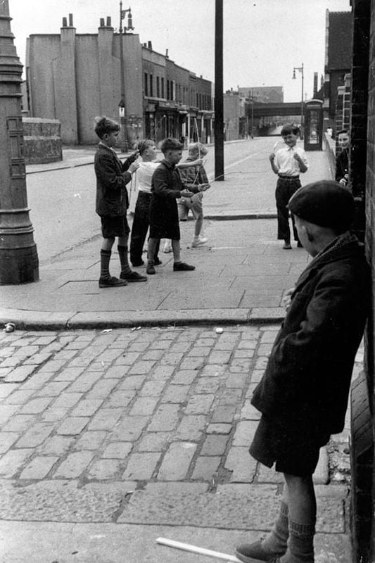 from series CHILDREN ON THE STREETS * из серии ДЕТИ НА УЛИЦАХ (1954)