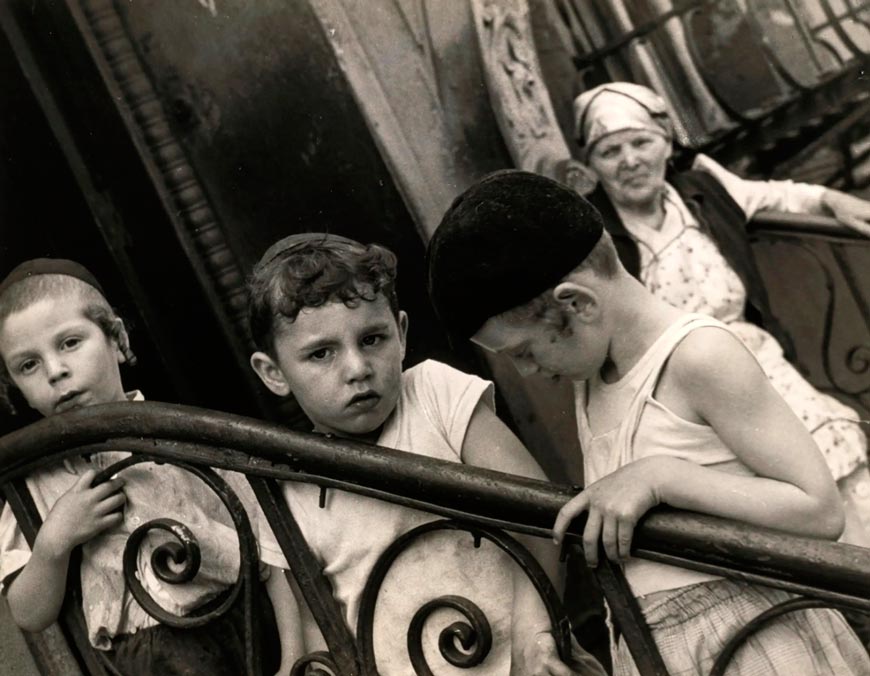 Religious Children, Lower-Eastside (Религиозные дети, Нижний Ист-Сайд), 1950s