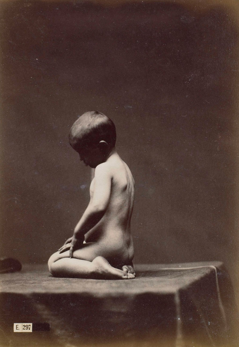 Study of a naked child sitting on his knees and seen from the side (Эскиз голого ребенка, сидящего на коленях, сбоку)