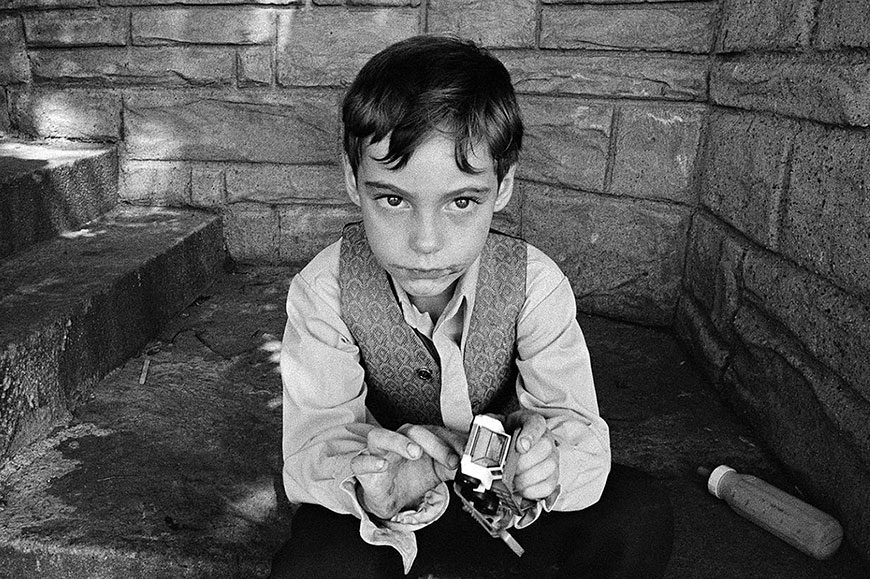 A young boy playing with a toy (Мальчик, играющий с игрушкой), 1972