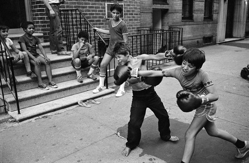 Boys boxing in street (Мальчишки боксируют на улице), 1980