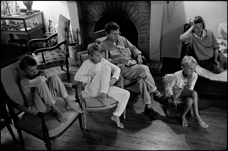 Family on vacation watching television (Семья на отдыхе смотрит телевизор), 1987