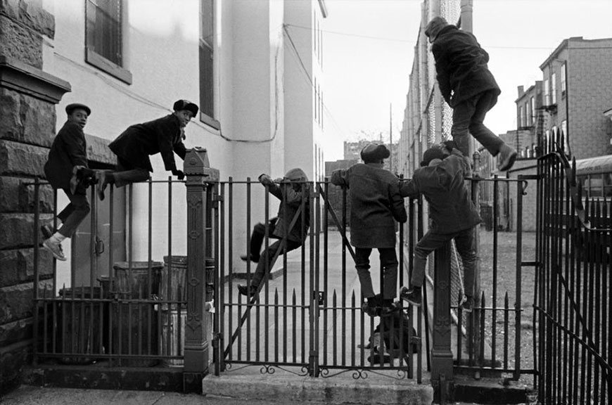 Boys breaking into a schoolyard (Мальчишки лезут на школьный двор), 1970s