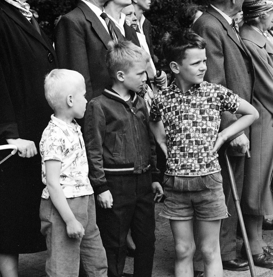 Poikia väkijoukossa (Мальчики в толпе), 1963