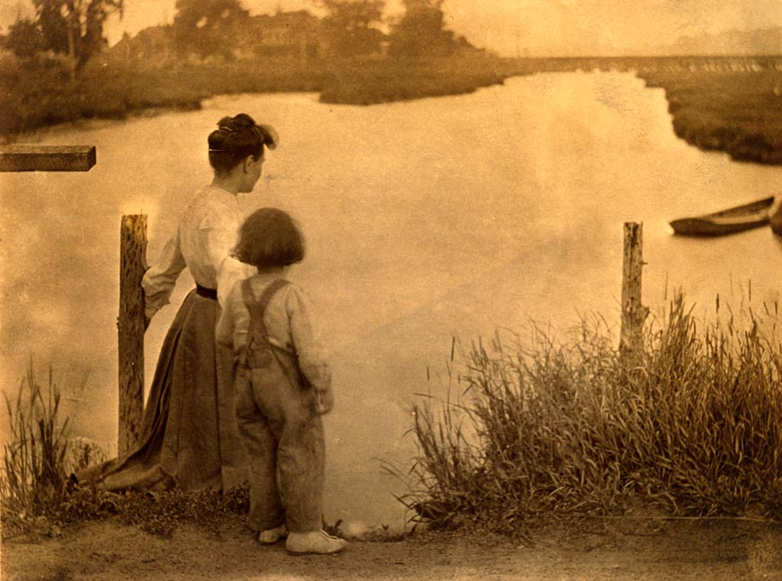 Woman and child by a river / The still water (Женщина и ребенок у реки / Тихая вода), 1904-1910