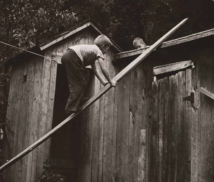 Two boys - One Climbing a Board, One on a Fence (Два мальчика - один карабкается на ограду, один сидит на заборе), 1940s