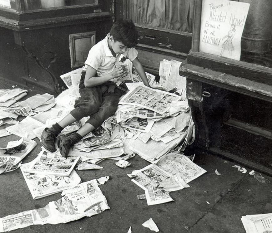 Boy eating ice cream on pile of newspapers (Мальчик ест мороженое на кипе газет), 1944