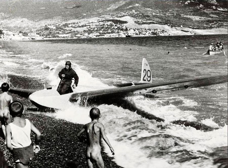 Вынужденная посадка. Ялта (Forced Landing in Yalta), 1934