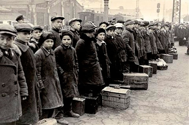 Отцы на фронт, дети на фабрики! (Fathers to the front, children to the factories!), 1941