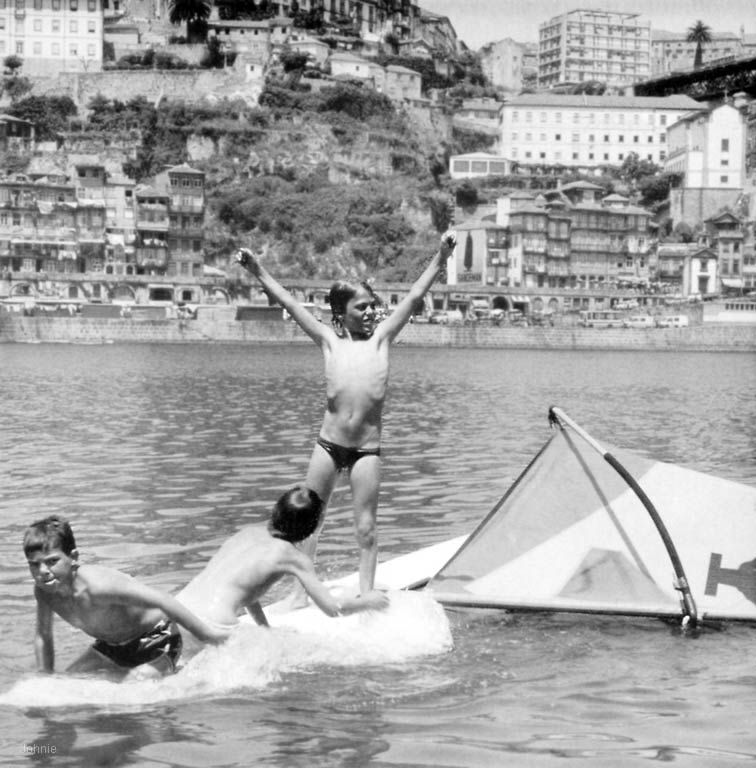 Au bord du Douro: les enfants de Porto (На берегах реки Дору: дети Порто)