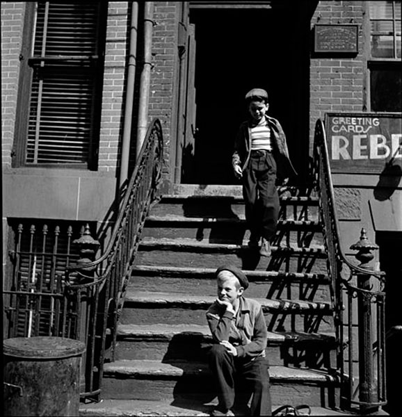 Mickey and his friend on a stoop (Микки и его друг на ступеньках), 1947