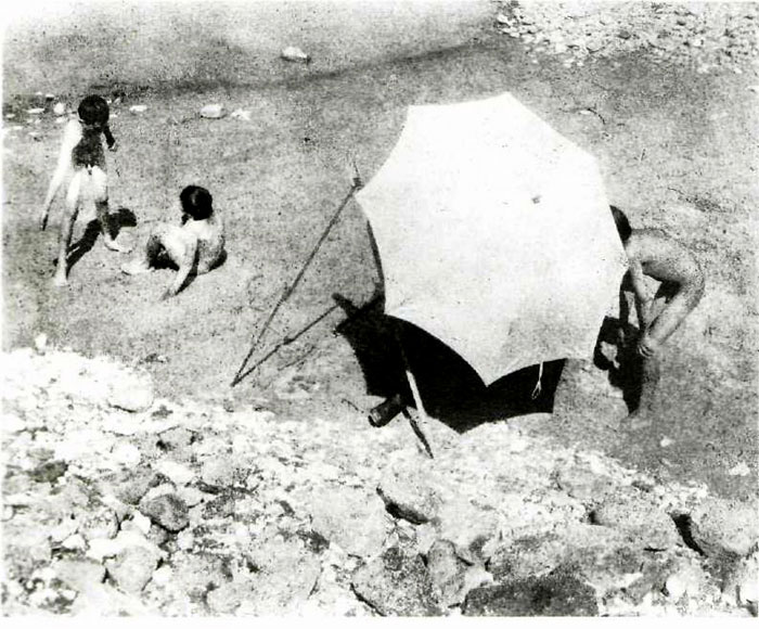 Boys on a Beach with Umbrella (Мальчики на пляже с зонтиком), before 1910