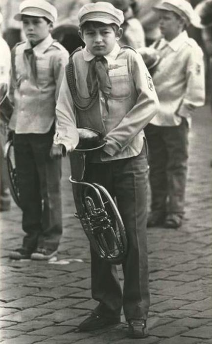 На репетиции праздника пионерии (At the rehearsal for the Pioneer Day), 1969