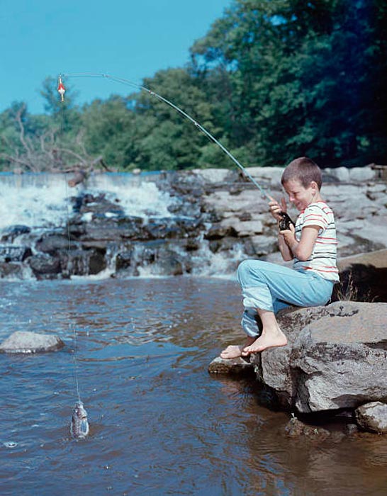 Boy fishing in river (Рыбачущий мальчик), c.1959