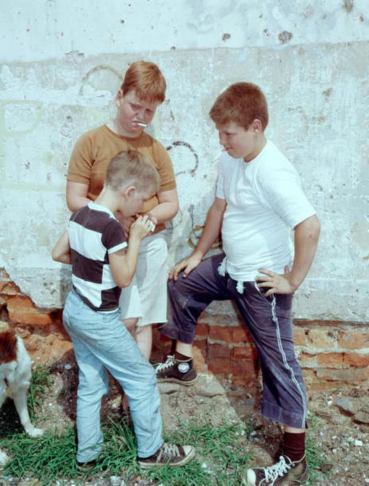 Boys smoking besides wall (Мальчишки, курящие у стены), c.1969