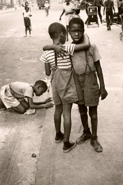 Two Boys Hugging (Два обнимающихся мальчика), c.1942