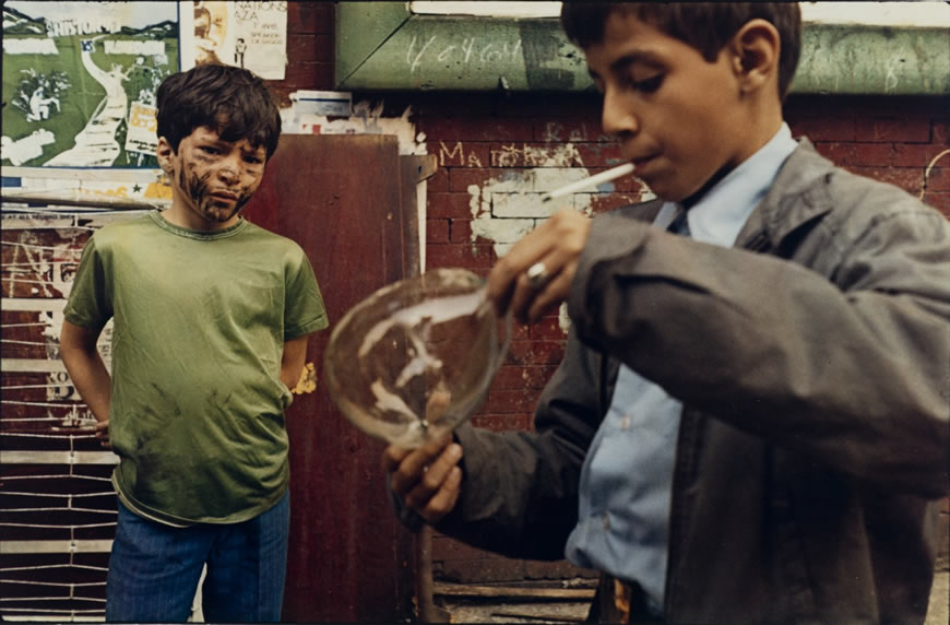 Boy with Bubble (Мальчик с пузырем), New York, 1972