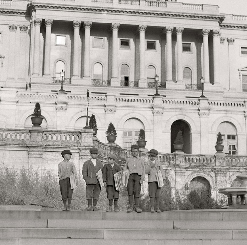 Capitol Newsies (Газетчики у Капитолия), 1912 