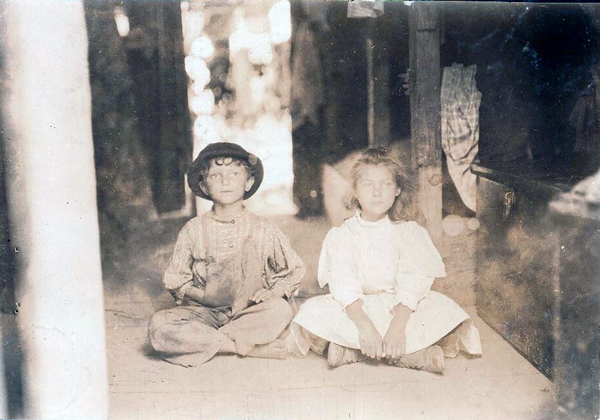 These children are representatives of the two families that occupy this one room in a shack on (Эти дети - представители двух семей, которые занимают комнату в лачуге), July 1909