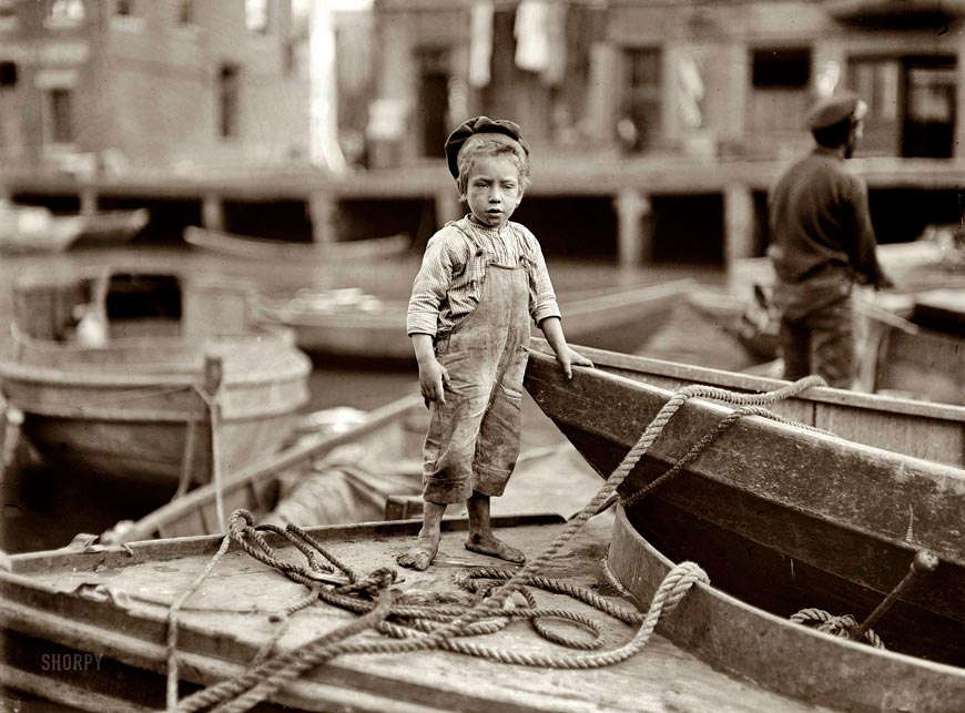 Truant hanging around boats in the harbor during school hours (Прогульщики слоняются вокруг лодок в гавани во время школьных занятий), October 1909