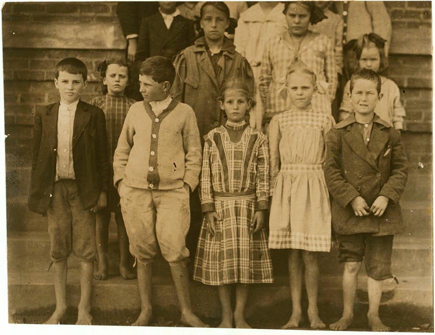 A group of school children in the third and fourth grades of the Cowpens (Группа школьников третьего и четвертого классов школы Коупенс), 1912