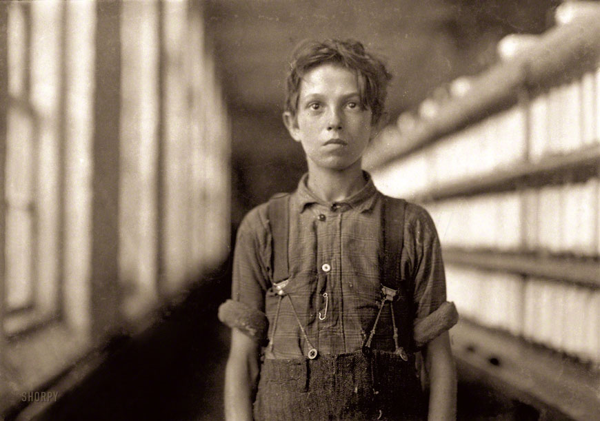 Jo Bodeon, a 'back-roper' in the mule room (Джо Бодеон, намотчик в цехе мюль-машин), 1909 