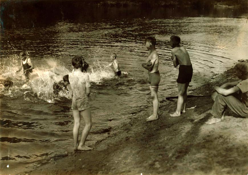 The Swimming Hole (Пруд), June 1916