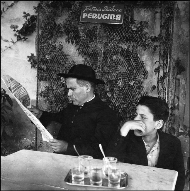 Priester und Junge im Cafe (Свещенник и мальчик в кафе), 1937