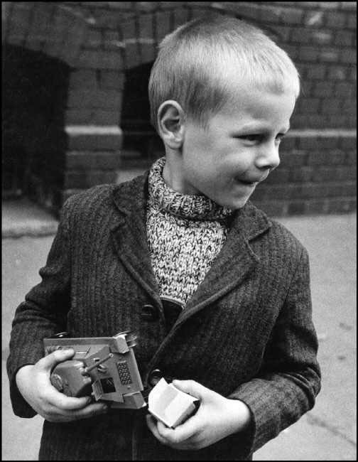 Young boy with a toy tank on thew streets of east Berlin (Мальчик с игрушкой на улице Восточного Берлина), 1964 Berlin, Germany