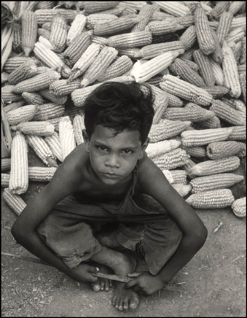 Boy Selling Corn on a market (Мальчик, продающий кукурузу на рынке), 1957