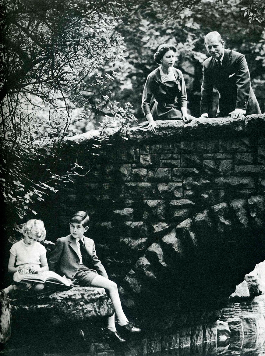 Queen Elizabeth II, Prince Charles, Princess Anne and Prince Philip, Duke of Edinburgh (Королева Елизавета II, принц Чарльз, принцесса Анна и принц Филипп, герцог Эдинбургский), October 1957