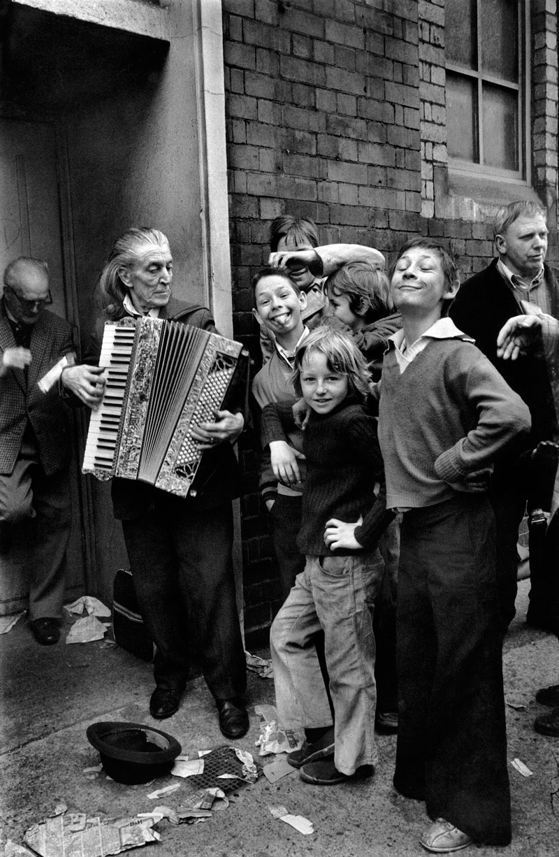 from the series LONDON STREET MUSICIANS * из серии ЛОНДОНСКИЕ УЛИЧНЫЕ МУЗЫКАНТЫ, 1978-1990