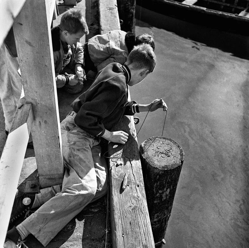 Boys Fishing on the Wharf (Мальчики ловят рыбу на пристани),  1954